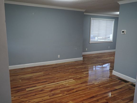 3rd image of 122 Norman St