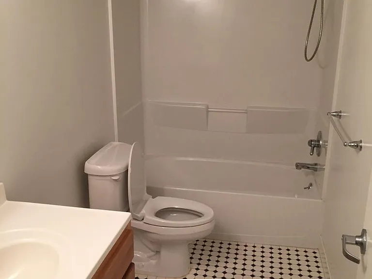 237 N 2nd St #2G — Photo 5