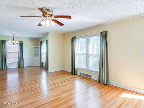 5th image of 2511 Wendell Ave