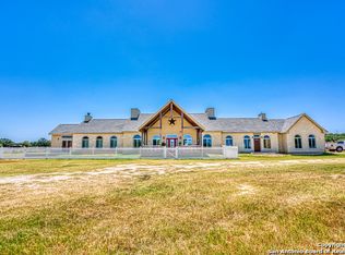 135 Whispering Oaks Dr, Adkins, TX 78101