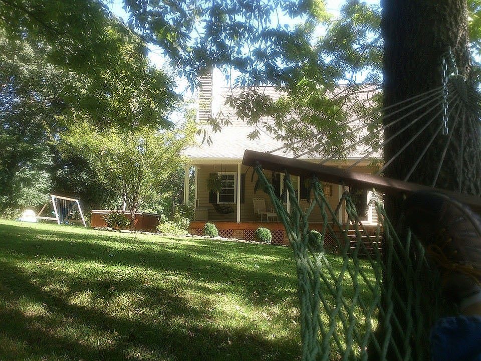 2nd image of 1141 Hanly Ln