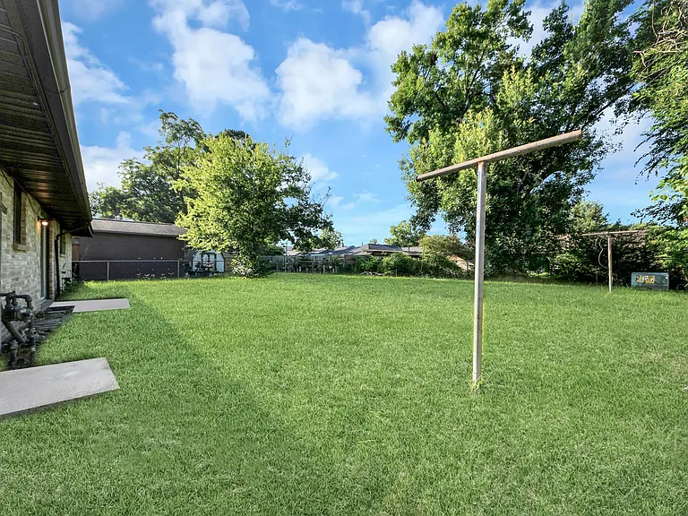 3806 Charriton Dr — Photo 17