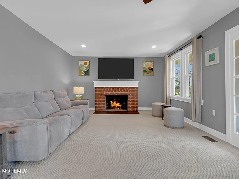115 Grassmere Ave — Photo 7
