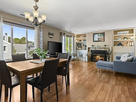 2nd image of 7409 Tree Ln