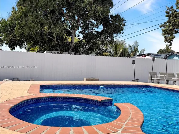 233 W 39th Pl, Hialeah, FL 33012