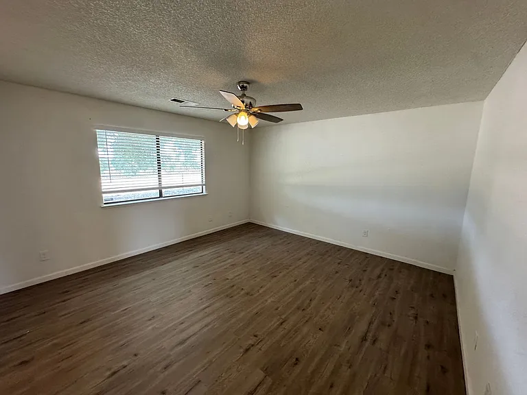 21293 E American Ave — Photo 12