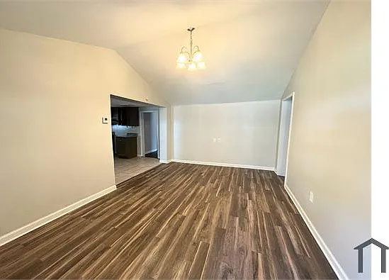 3 bed, 878 sqft, $1,200 — Photo 2