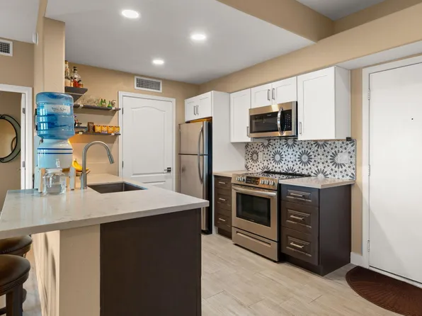 13204 N MOUNTAINSIDE Drive #A, Fountain Hills, AZ 85268