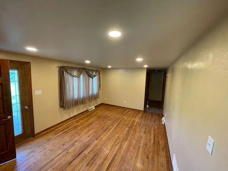 109 Linden St — Photo 5
