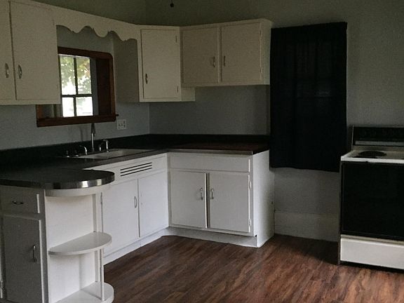 2nd image of 202 N Washington St
