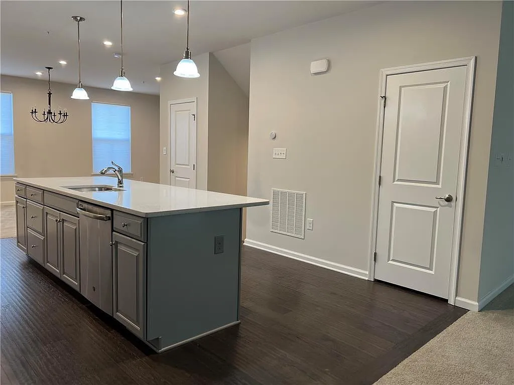 3 bed, 3.5 bath, 2407 sqft, $3,300 — Photo 3