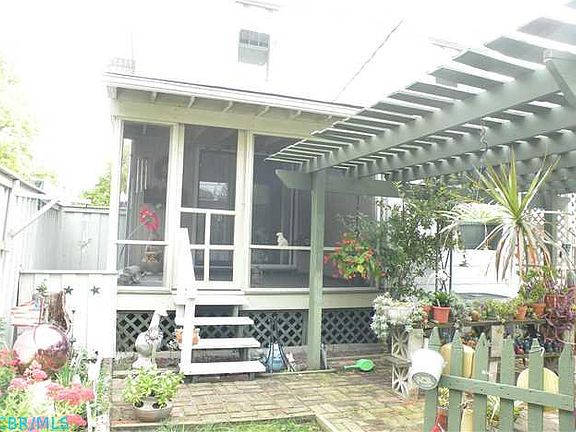 3rd image of 607 Hilltonia Ave