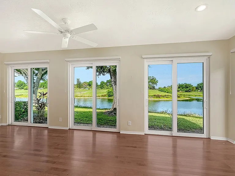 4072 Penshurst Park — Photo 3