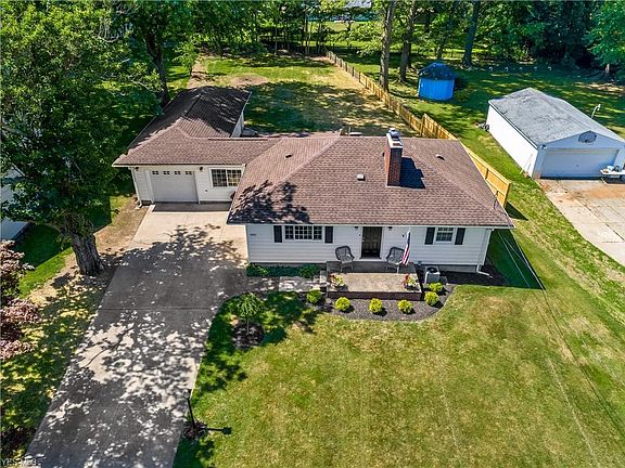 2nd image of 490 Lynn Dr