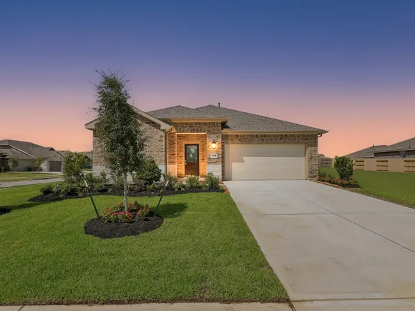 551 Day Station Dr, Dayton, TX 77535