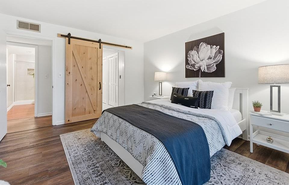 1st image of 73 Montre Sq NW