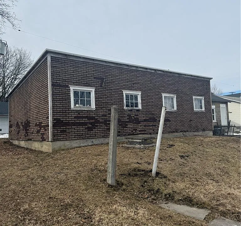 170 S Whitfield St