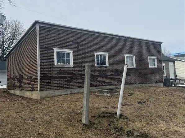 170 S Whitfield St, Nazareth, PA 18064