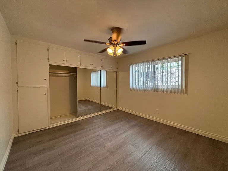 526 E Windsor Rd — Photo 11