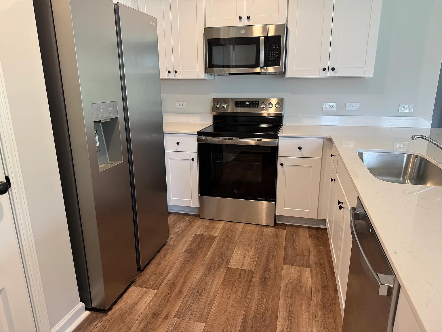3 bed, 1474 sqft, $2,250 — Photo 3