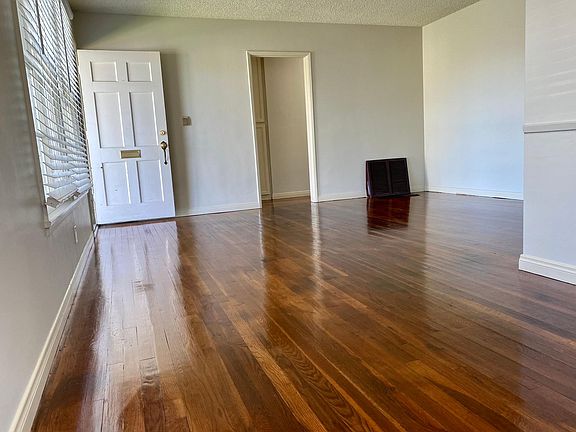 3rd image of 4819 Snowden Ave