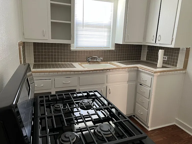 504 Harlem St — Photo 10