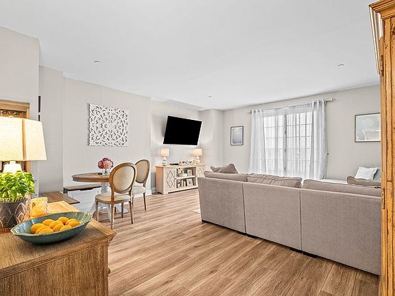 4th image of 100 Shearwater Ct E APT 31