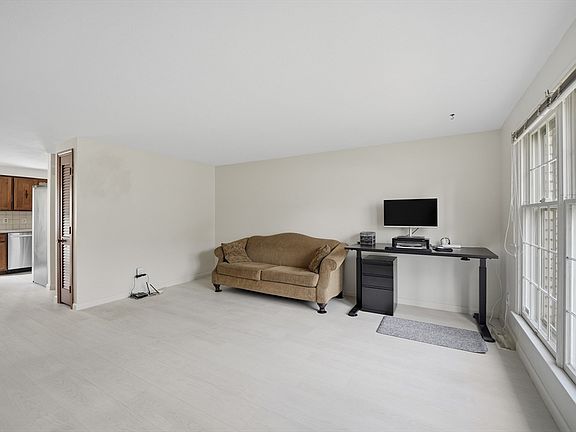 5th image of 46 Plantation Dr
