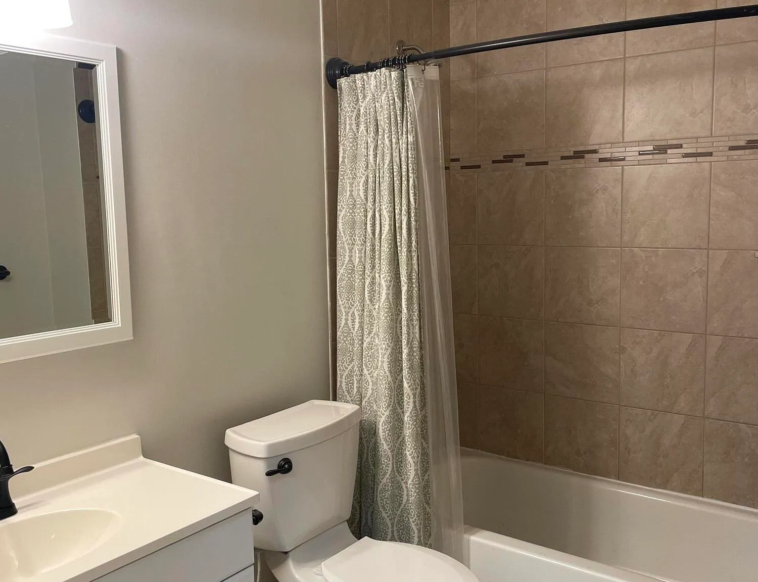 2 bed, 2.0 bath, 950 sqft, $1,600 — Photo 3