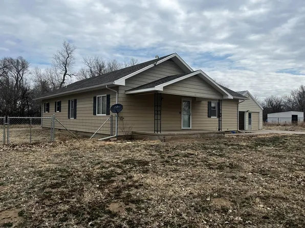 126 SE 10th Rd, Great Bend, KS 67530