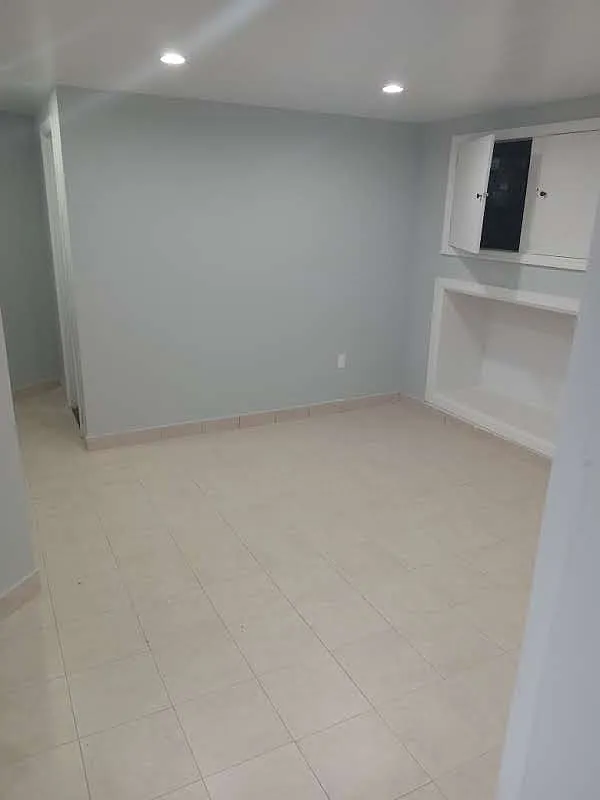 3 bed, 900 sqft, $3,300 — Photo 2