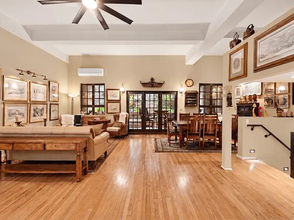 233 W 26th St APT 1RW, New York, NY 10001