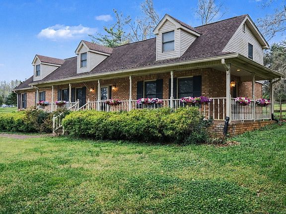 3rd image of 202 Applevalley Rd