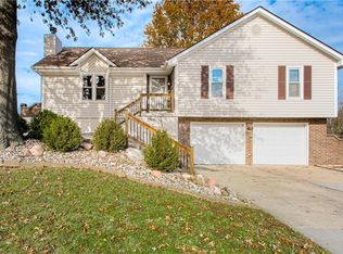 1205 SW Trail Ridge Dr, Blue Springs, MO 64015