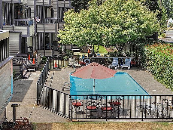 4th image of 115 Rogue River Hwy APT 302