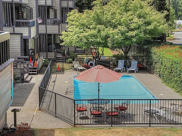 115 Rogue River Hwy APT 302, Grants Pass, OR 97527