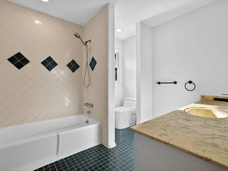 2214 Windsong Trl — Photo 14