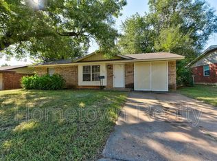 208 W Shadywood Dr, Midwest City, OK 73110