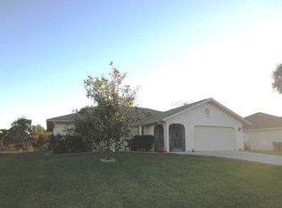 37 Mark Twain Ln, Rotonda West, FL 33947