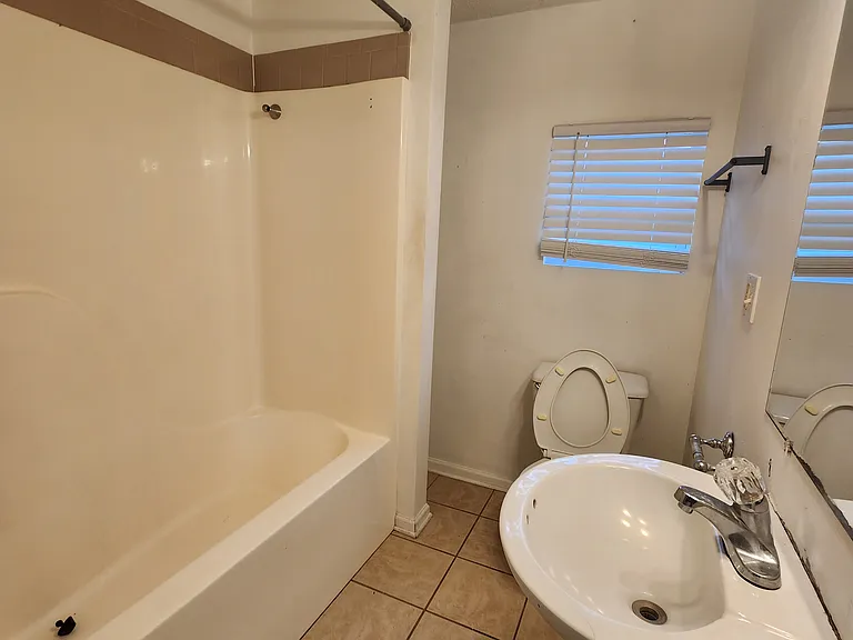 1607 E Fairview Ave — Photo 7