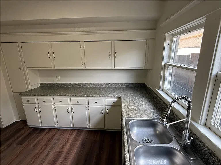 860 W 56th St — Photo 14