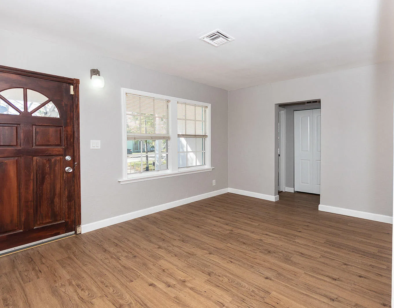 3 bed, 2.0 bath, 1000 sqft, $3,500 — Photo 3