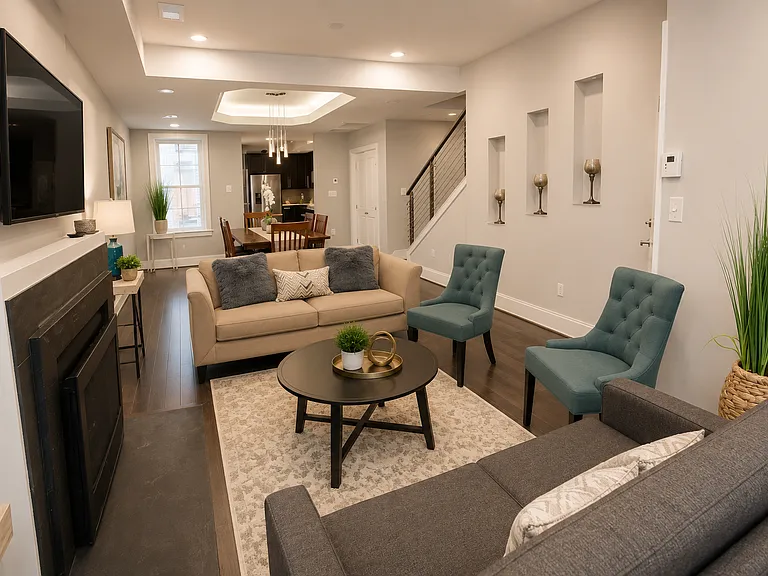 229 E St NE #1 — Photo 3