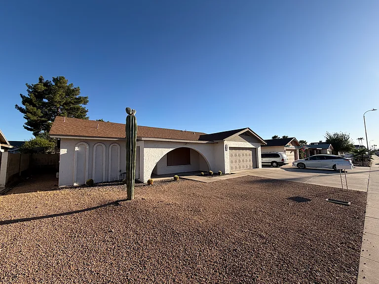 4807 W Beryl Ave — Photo 3