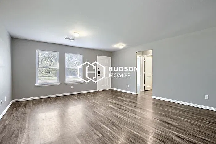 3 bed, 2.0 bath, 1090 sqft, $1,299 — Photo 3
