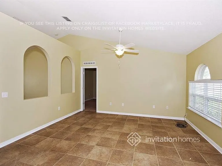 912 Jayhil Dr — Photo 3