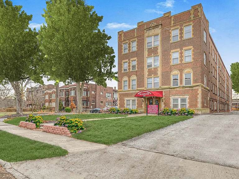 Heights Apartments on Overlook — Photo 24
