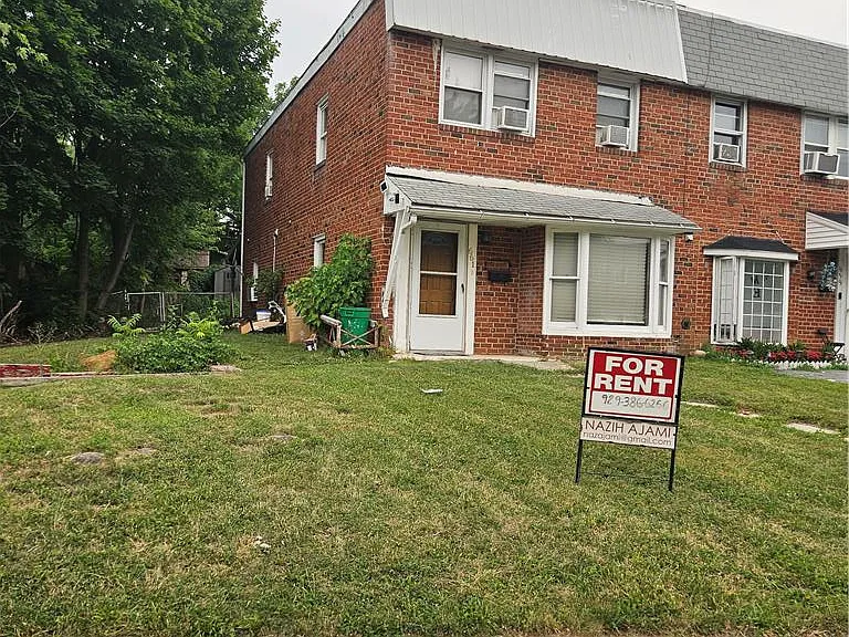 661 W Brookdale St — Photo 1
