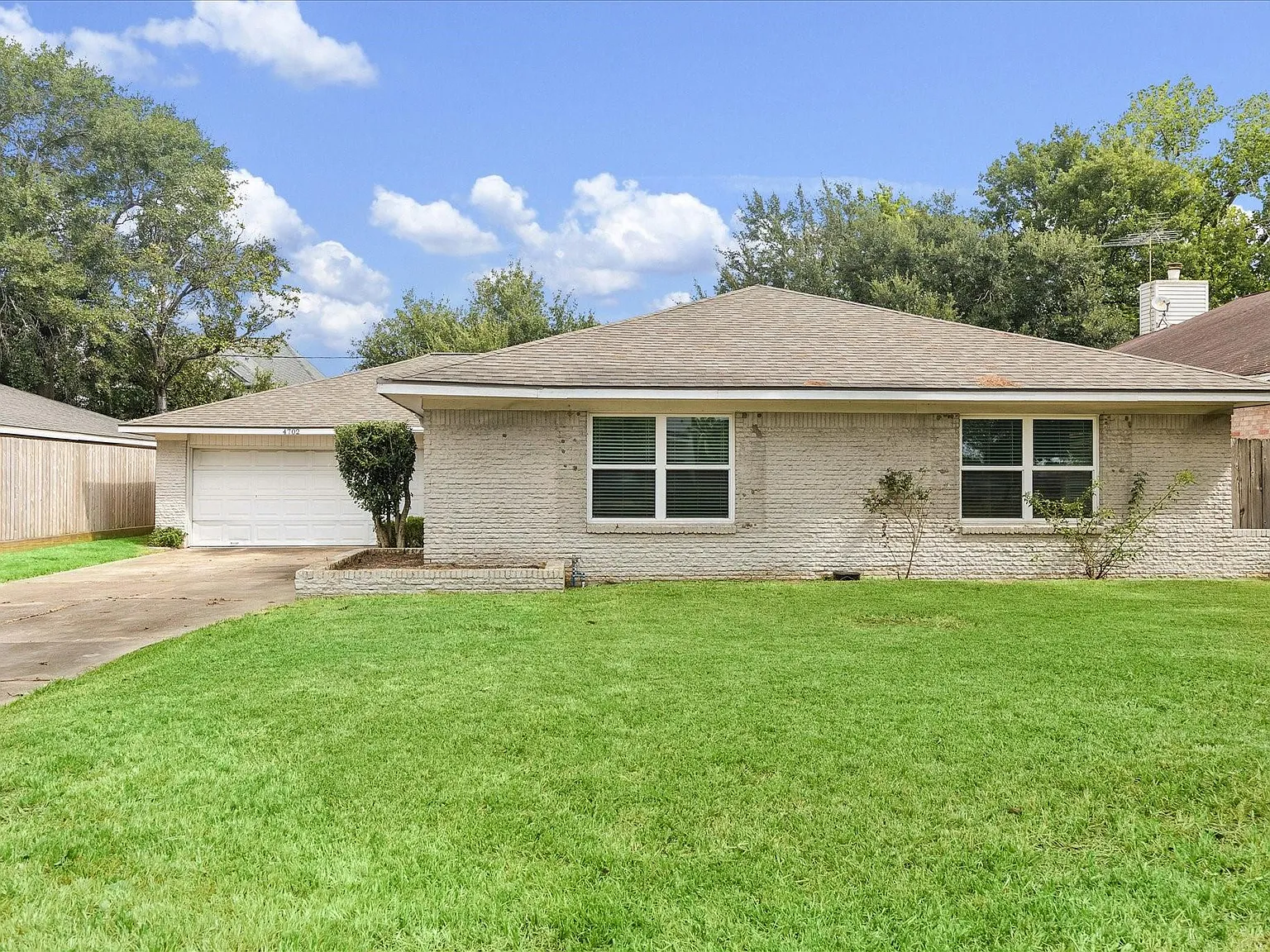 3 bed, 2.5 bath, 2222 sqft, $2,895 — Photo 1
