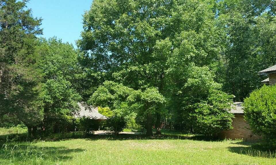 2nd image of 2865 Wells Rd